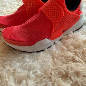 Nike Sock Dart Bright Crimson Slip On Sneakers Women’s Size 7.5 Running Shoes